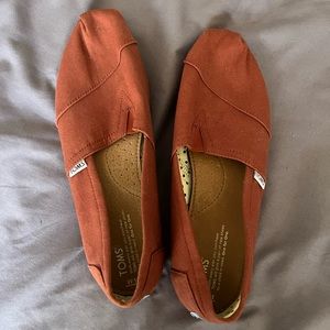 Toms- like brand new